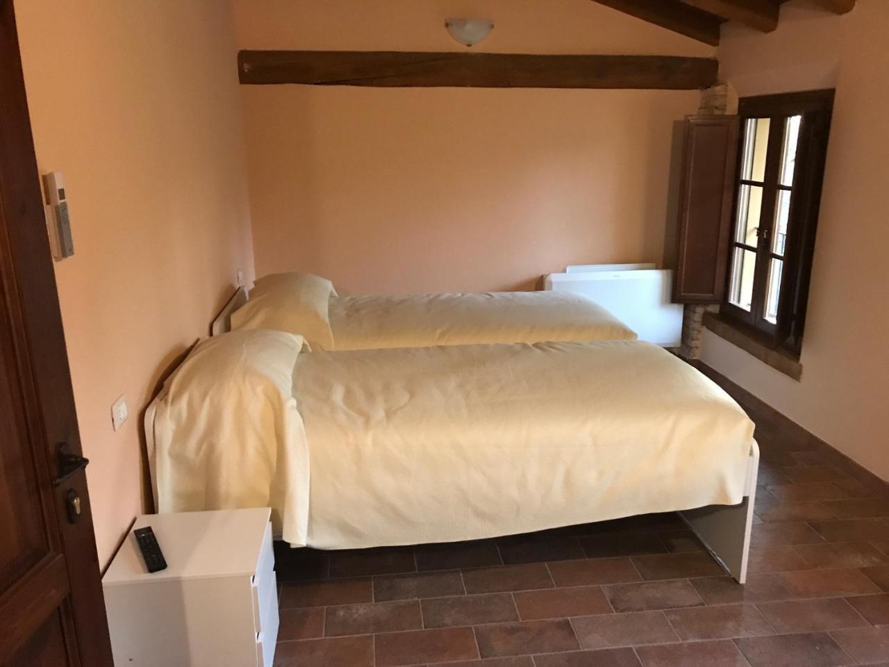 Agriturismo Podere Casino Mezzolara Rum bild